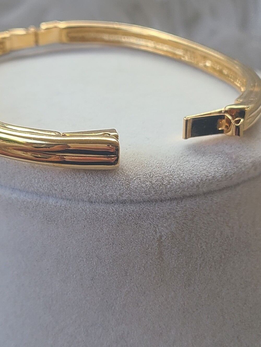 Swarovski Gold Toned Crystal Pavé Bangle Bracelet - Excellent Condition Size S - Picture 7 of 9